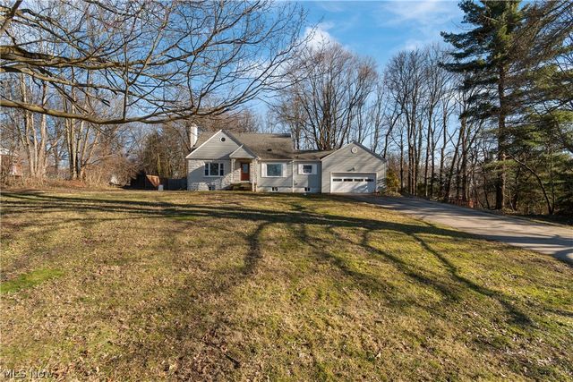3616 Everett Drive, Norton, OH 44203