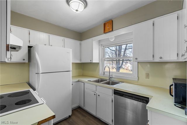 3616 Everett Drive, Norton, OH 44203