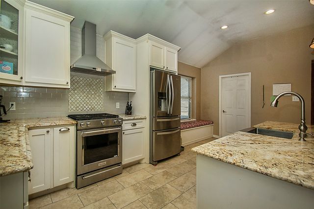 605 Lakeridge Drive, Lavon, TX 75166