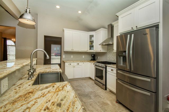 605 Lakeridge Drive, Lavon, TX 75166