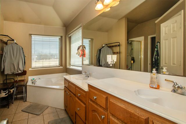 605 Lakeridge Drive, Lavon, TX 75166