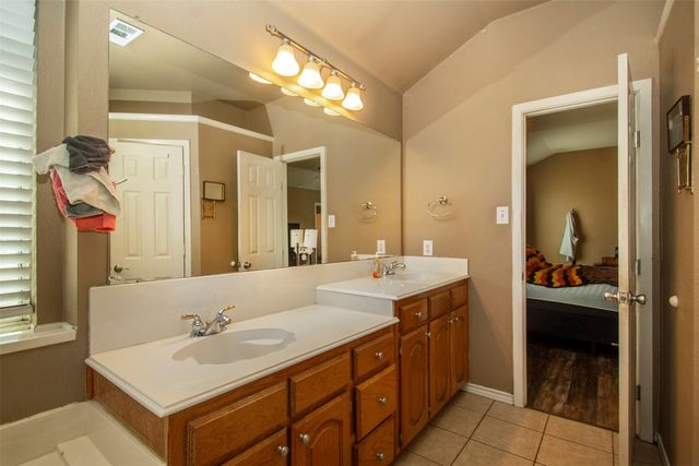 605 Lakeridge Drive, Lavon, TX 75166