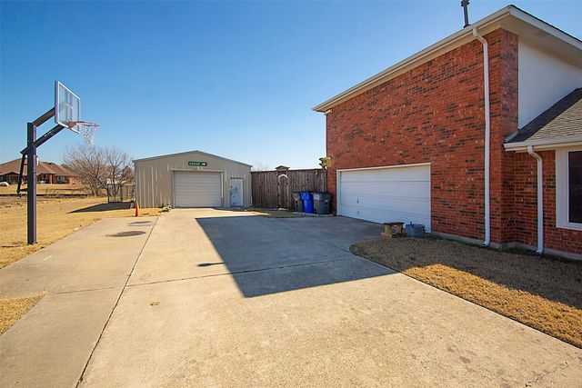 605 Lakeridge Drive, Lavon, TX 75166