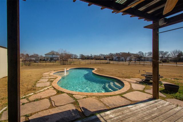 605 Lakeridge Drive, Lavon, TX 75166