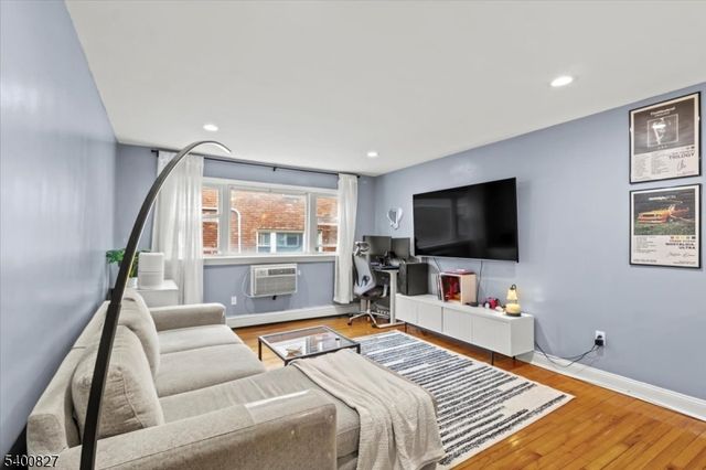 816 W Grand St, Elizabeth City, NJ 07202