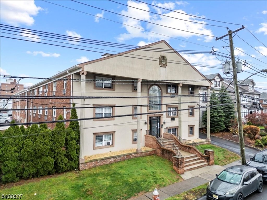 816 W Grand St, Elizabeth City, NJ 07202