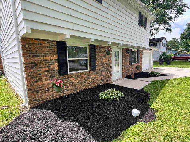 2536 Deerwood Drive, Fort Wayne, IN 46825