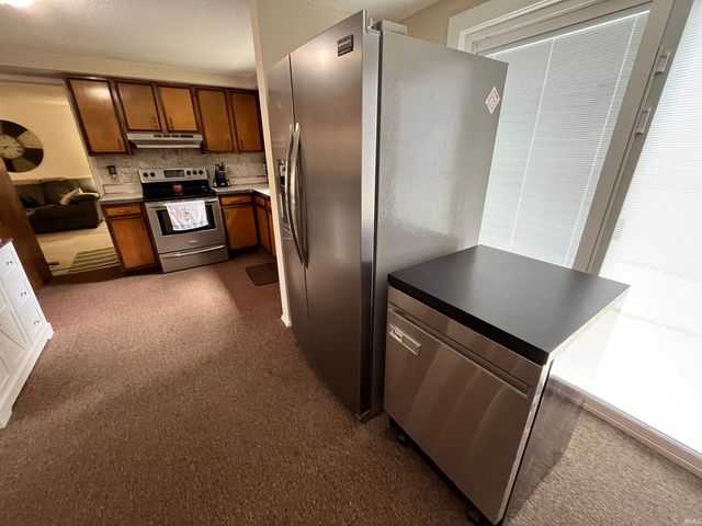 2536 Deerwood Drive, Fort Wayne, IN 46825