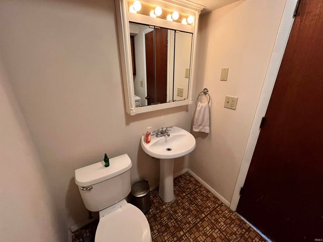 2536 Deerwood Drive, Fort Wayne, IN 46825