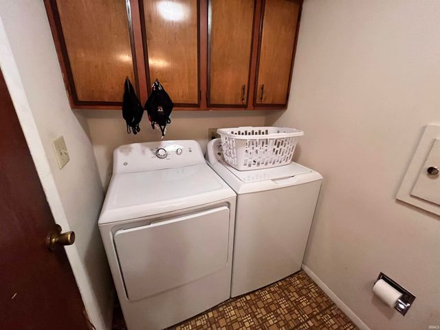 2536 Deerwood Drive, Fort Wayne, IN 46825