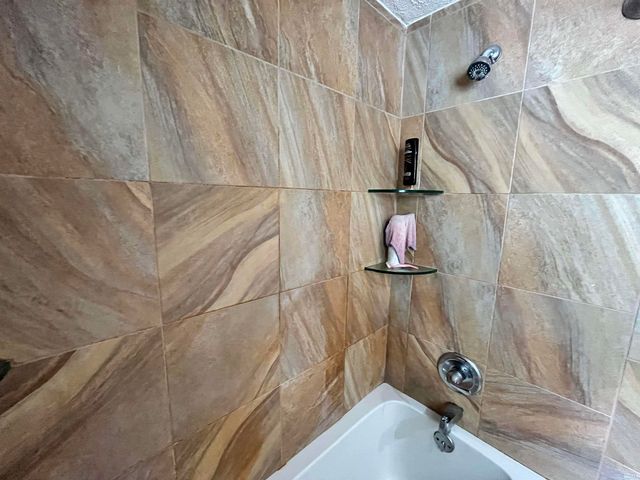 2536 Deerwood Drive, Fort Wayne, IN 46825