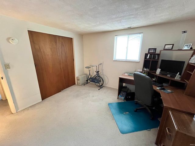 2536 Deerwood Drive, Fort Wayne, IN 46825