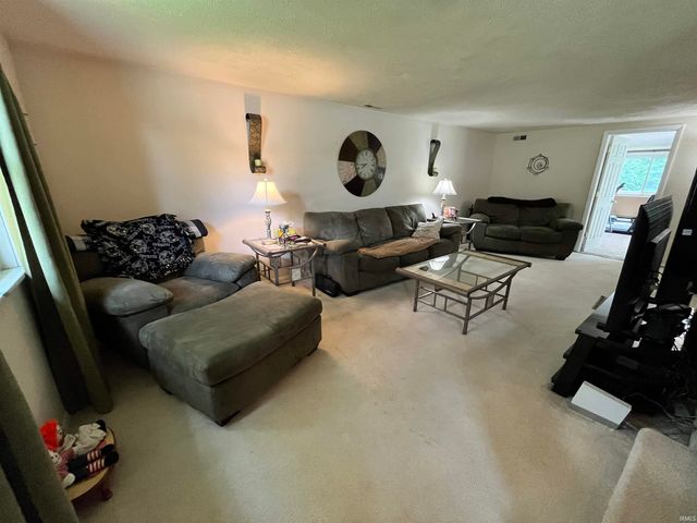 2536 Deerwood Drive, Fort Wayne, IN 46825