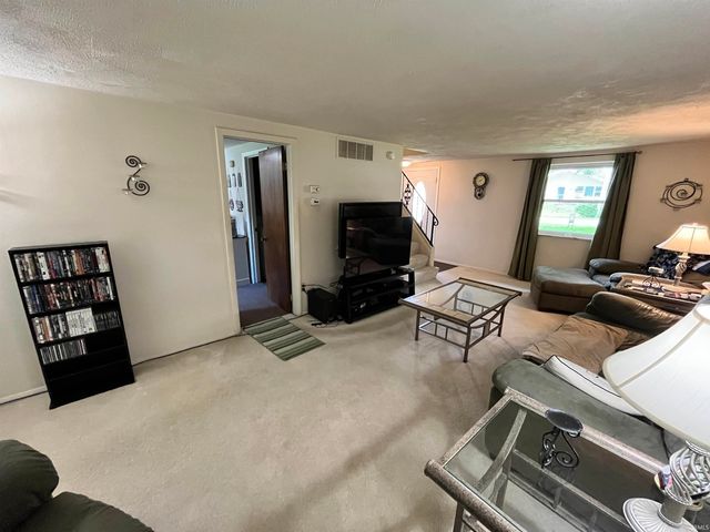 2536 Deerwood Drive, Fort Wayne, IN 46825