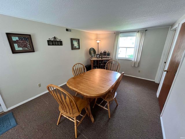 2536 Deerwood Drive, Fort Wayne, IN 46825