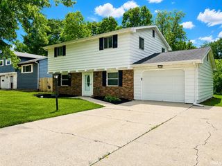 2536 Deerwood Drive, Fort Wayne, IN 46825