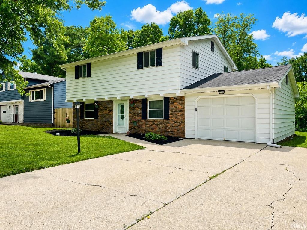 2536 Deerwood Drive, Fort Wayne, IN 46825