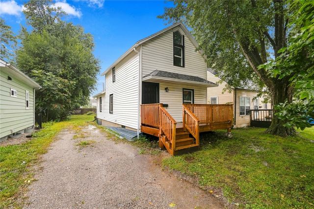 1122 32nd Street NE, Cedar Rapids, IA 52402
