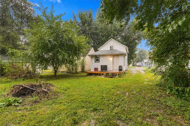 1122 32nd Street NE, Cedar Rapids, IA 52402