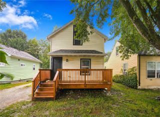 1122 32nd Street NE, Cedar Rapids, IA 52402