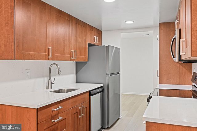 1005 SABER LN, Herndon, VA 20170