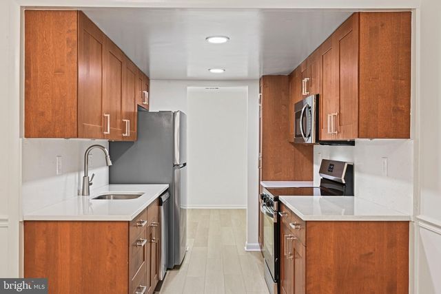 1005 SABER LN, Herndon, VA 20170