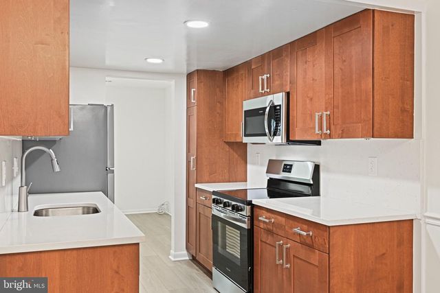 1005 SABER LN, Herndon, VA 20170