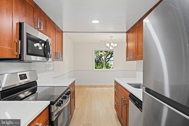 1005 SABER LN, Herndon, VA 20170