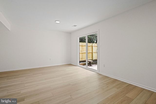 1005 SABER LN, Herndon, VA 20170