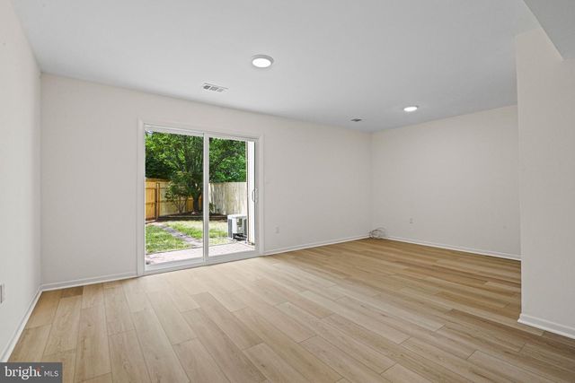 1005 SABER LN, Herndon, VA 20170
