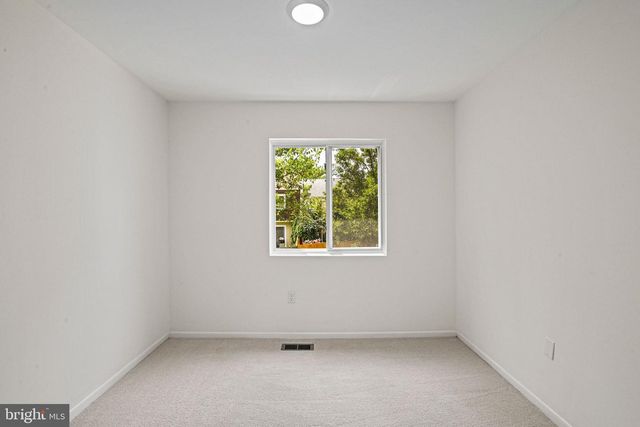 1005 SABER LN, Herndon, VA 20170