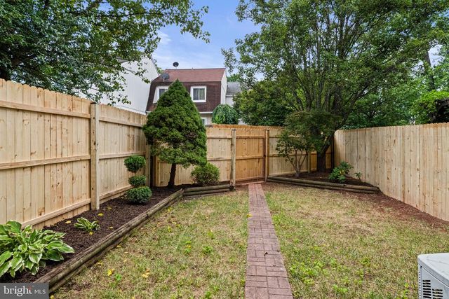 1005 SABER LN, Herndon, VA 20170