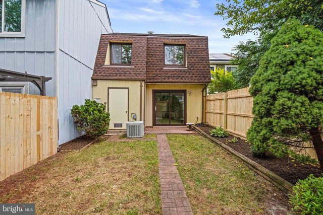 1005 SABER LN, Herndon, VA 20170