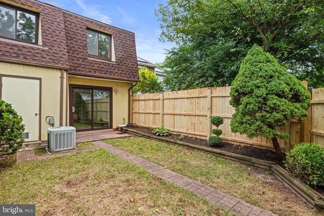 1005 SABER LN, Herndon, VA 20170