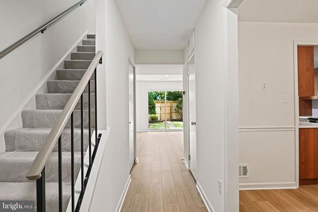 1005 SABER LN, Herndon, VA 20170