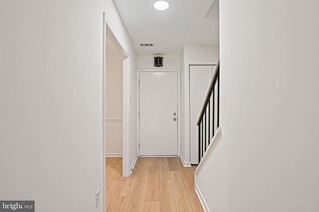 1005 SABER LN, Herndon, VA 20170