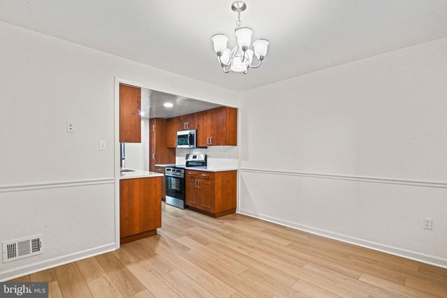1005 SABER LN, Herndon, VA 20170