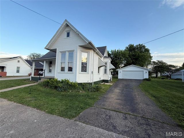 209 W College, Fredericktown, MO 63645