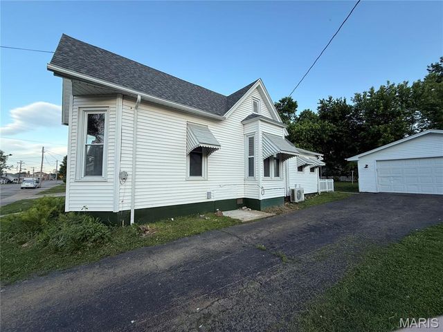 209 W College, Fredericktown, MO 63645