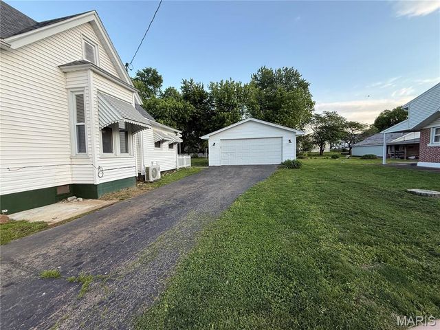 209 W College, Fredericktown, MO 63645