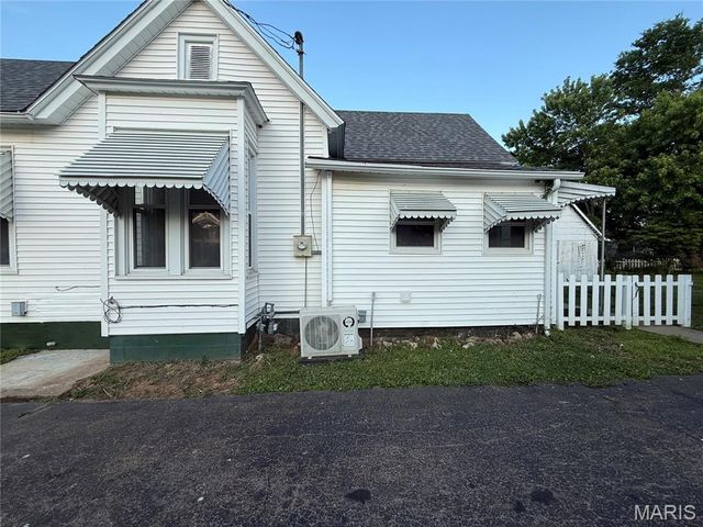 209 W College, Fredericktown, MO 63645