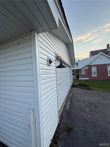 209 W College, Fredericktown, MO 63645