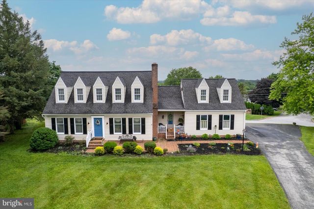 11 THOMAS CIR, New Freedom, PA 17349