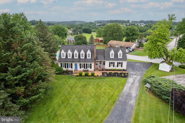 11 THOMAS CIR, New Freedom, PA 17349