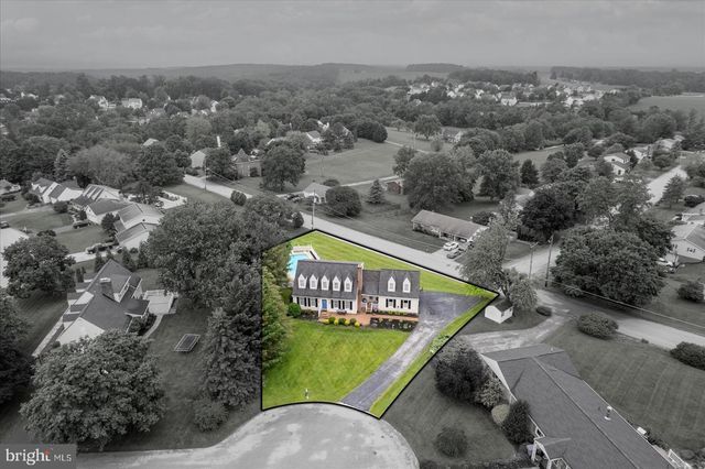 11 THOMAS CIR, New Freedom, PA 17349