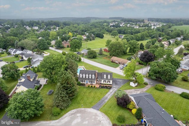 11 THOMAS CIR, New Freedom, PA 17349