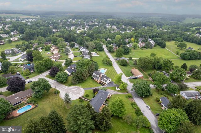 11 THOMAS CIR, New Freedom, PA 17349