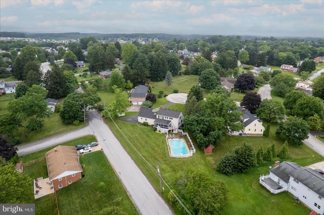 11 THOMAS CIR, New Freedom, PA 17349