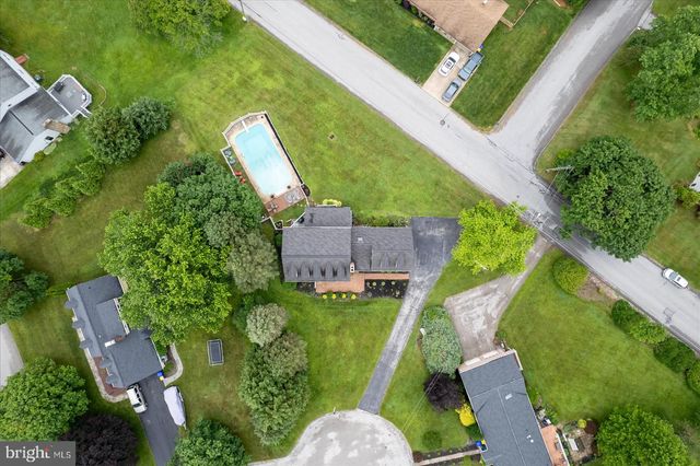 11 THOMAS CIR, New Freedom, PA 17349