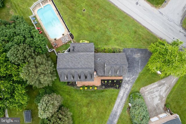 11 THOMAS CIR, New Freedom, PA 17349